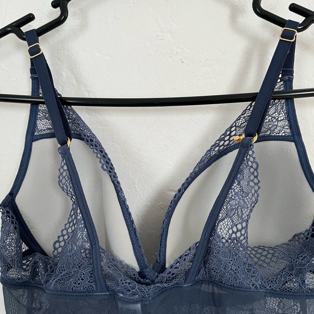 Leonisa Bodysuit Size 34B - Picture 7 of 11